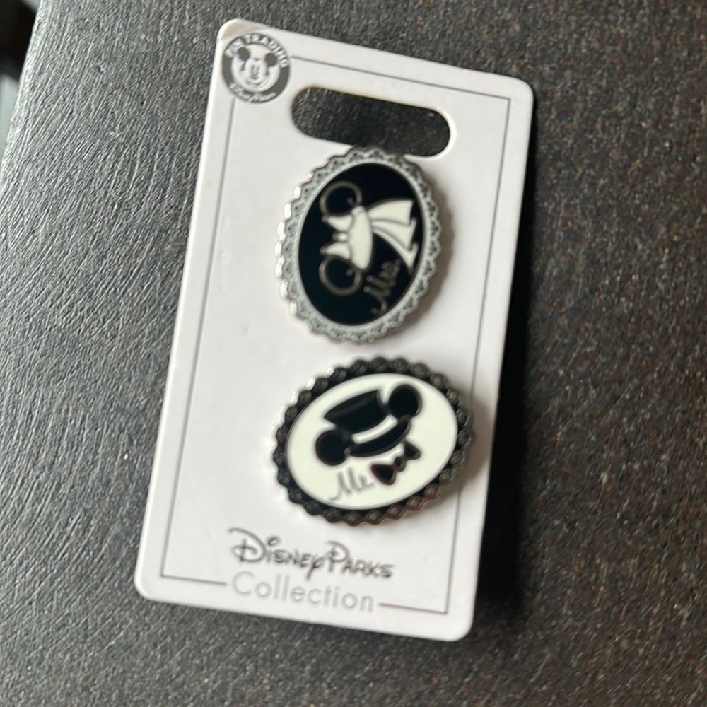 Disney park collector Mr and Mrs pins